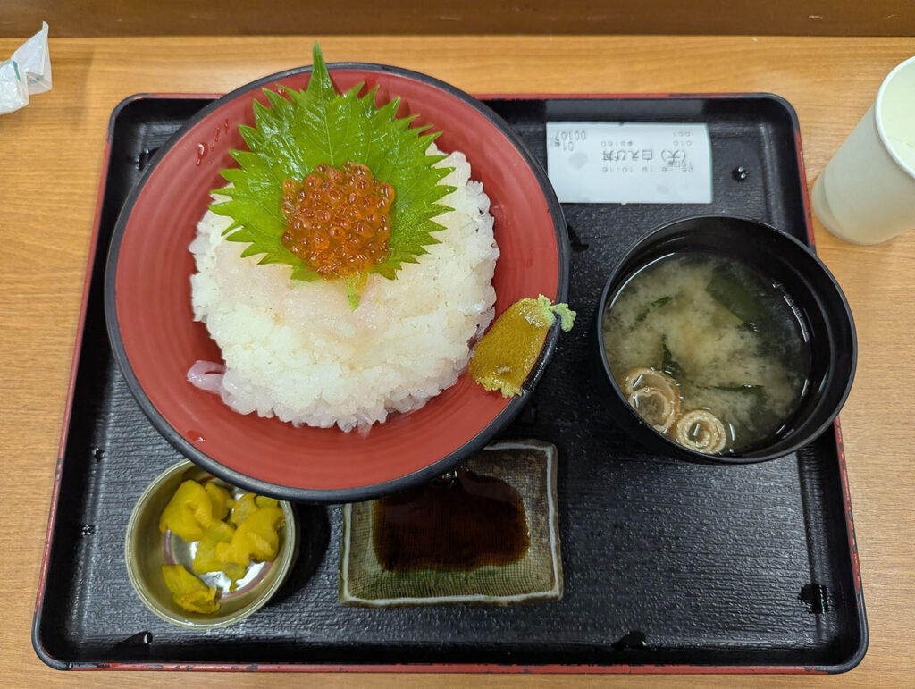 富山「きときと食堂」の白えび丼定食