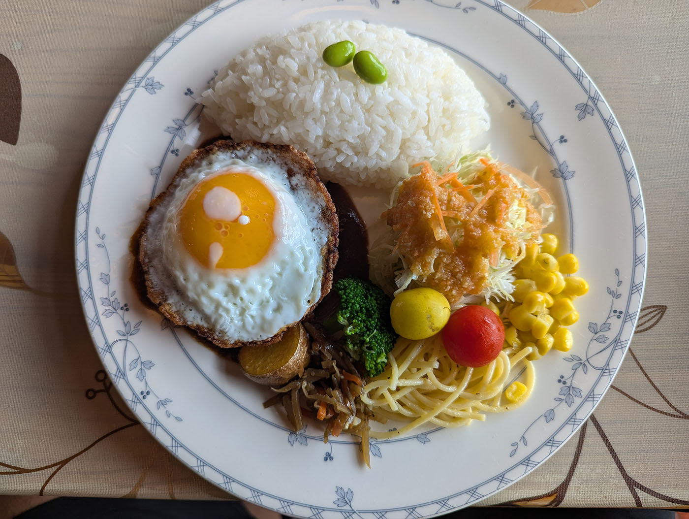 北千代牧場のハンバーグプレート