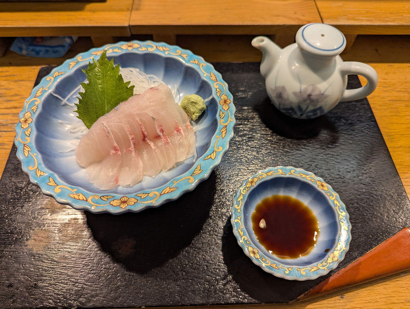 チョウザメの刺身