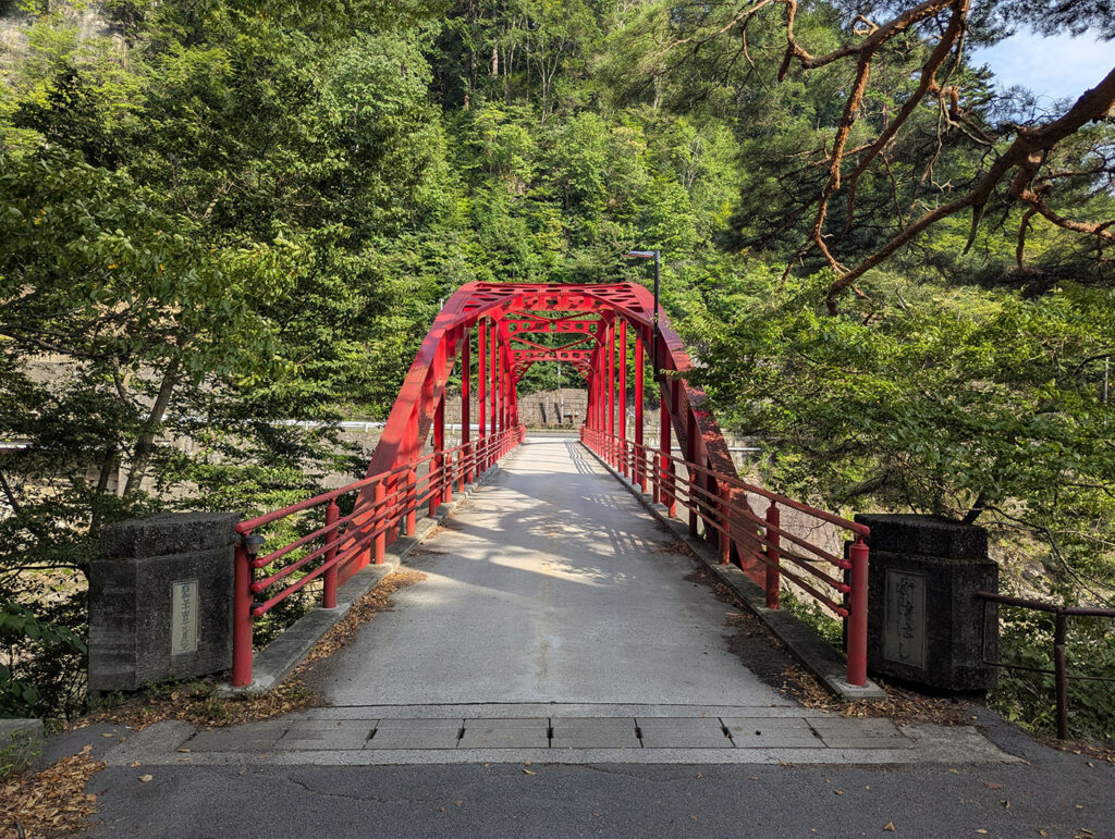 赤い木曽の桟
